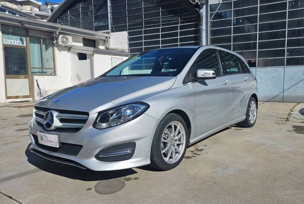 Foto MERCEDES-BENZ B 180